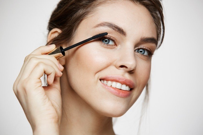 How do I know if a mascara is suitable for sensitive eyes?