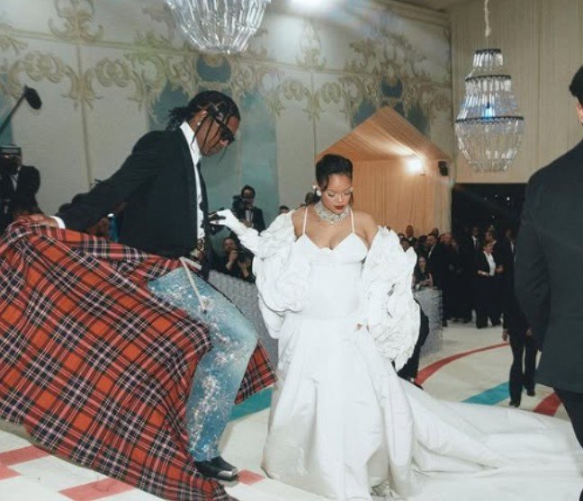 When was Rihanna's baby born?