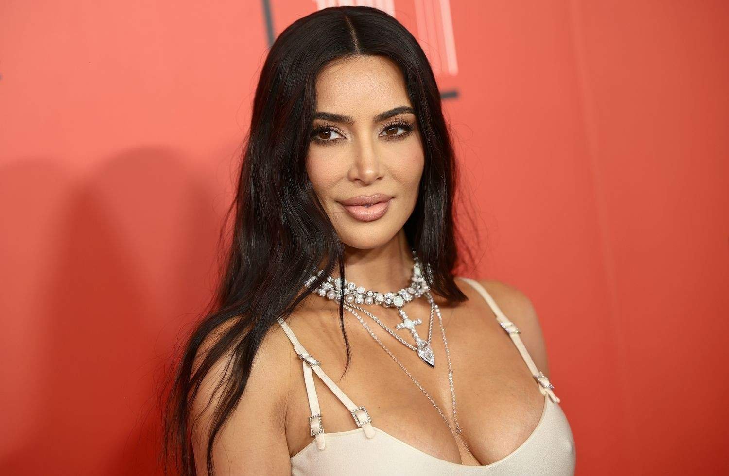 Kim Kardashian’s Wet Look Dresses: How She Mastered the Art of the “Dripping” Fashion Statement