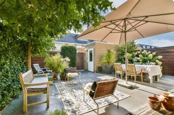Blending-The-Patio-With-Surrounding-Landscaping